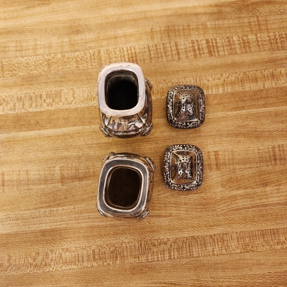 Vintage Silver Salt and Pepper Shakers   Ellis barker lion head footed - Picture 9 of 10